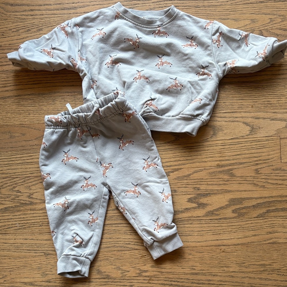 6-13 mos Quincy Mae Reindeer print sweatsuit